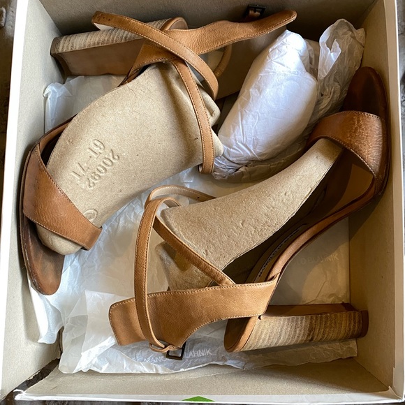 Manolo Blahnik Convu Vachetta Ankle-Cuff Heel - Picture 5 of 10